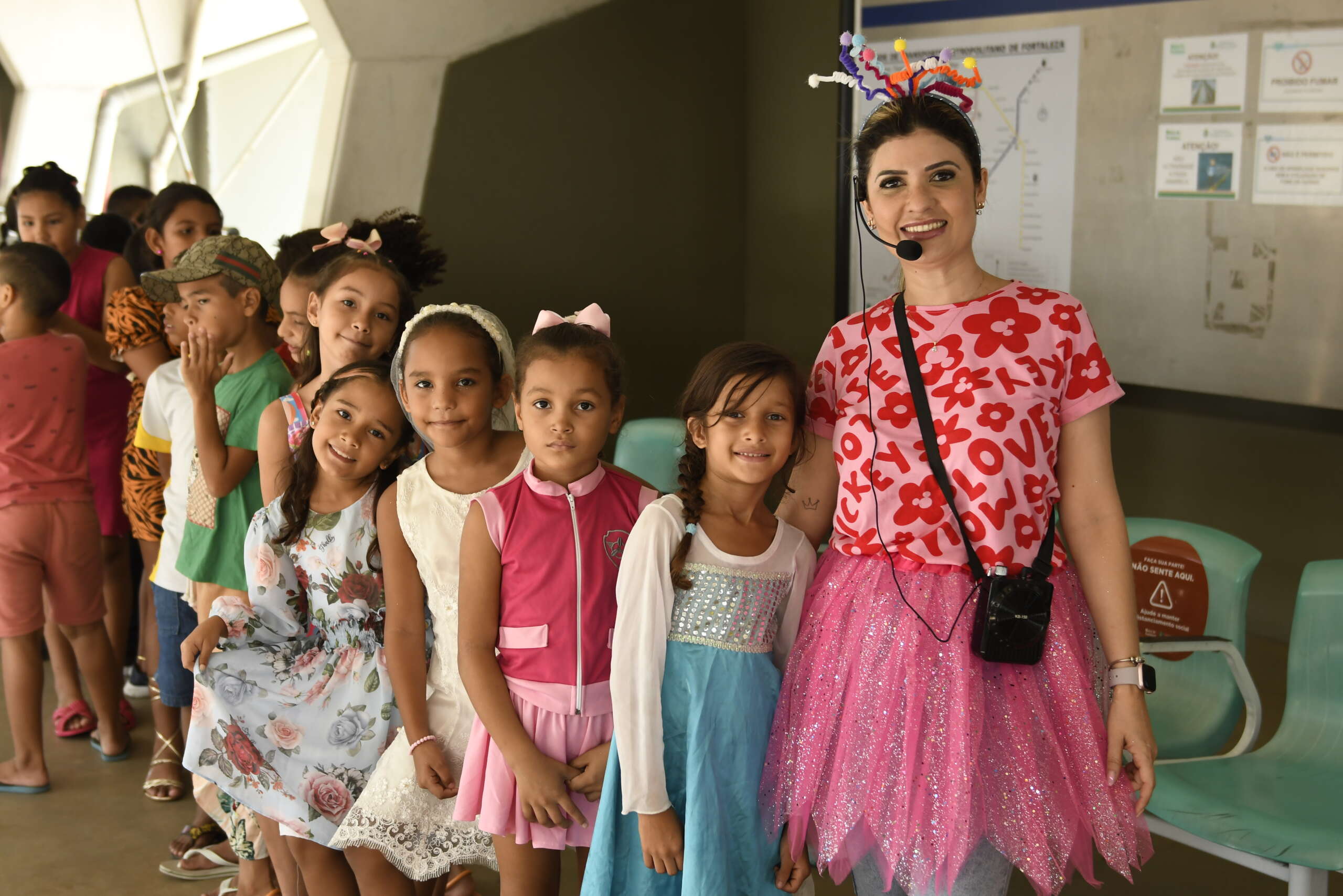Crianças comemoram seu dia com visita ao Metrô e à Pinacoteca do Ceará