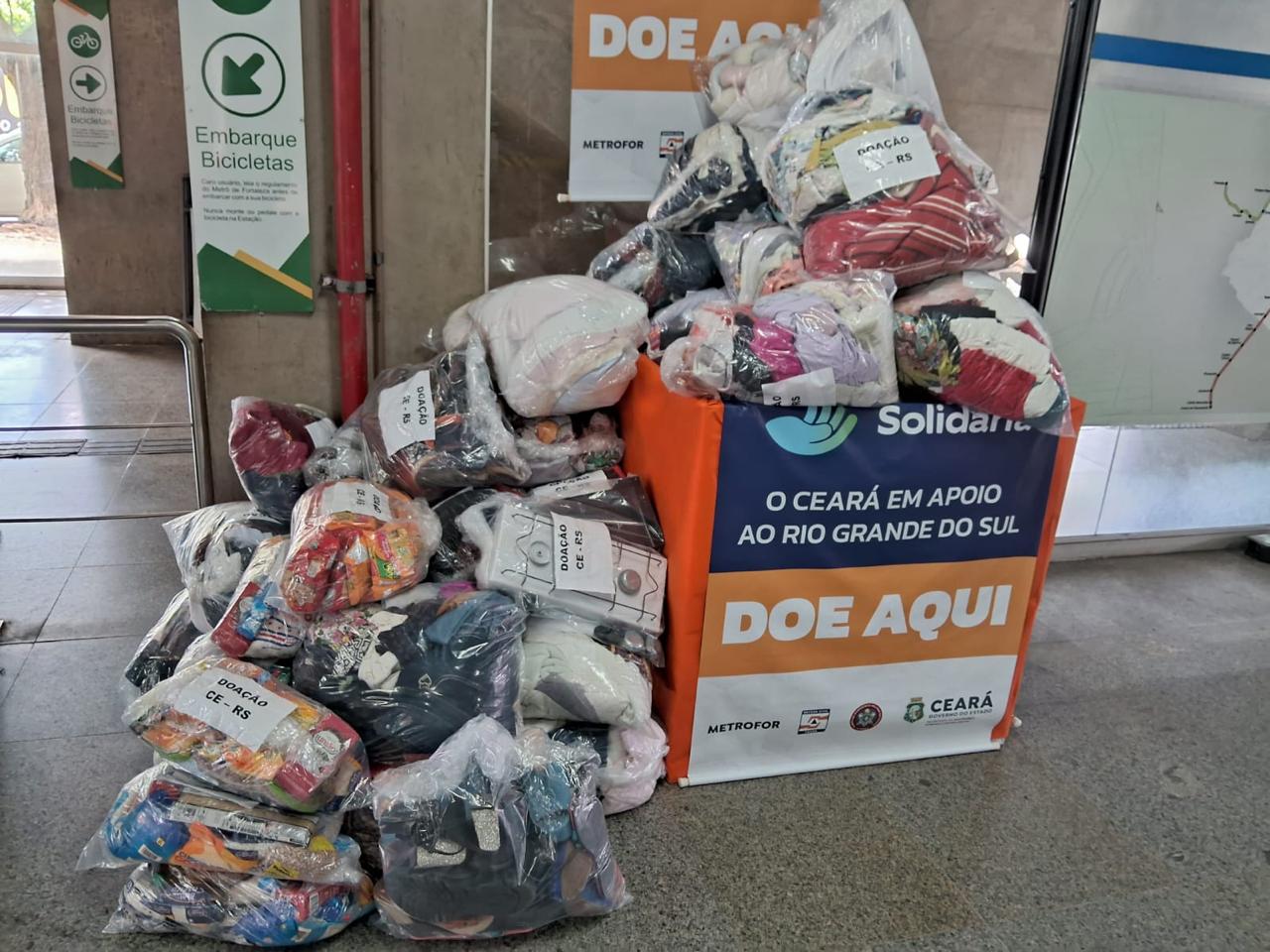 Passageiros do Metrofor doam 5,6 toneladas em itens para o RS