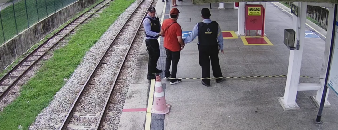 Agentes da Metrofor detêm suspeito de importunação sexual e entregam-no à Polícia Militar