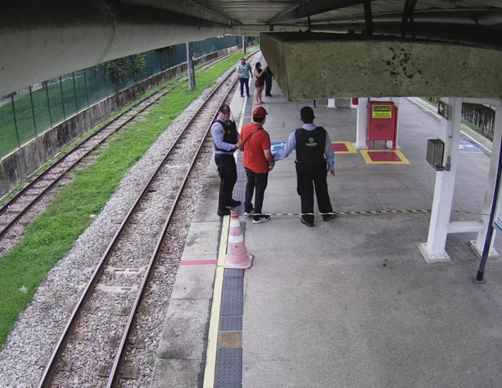 Agentes da Metrofor detêm suspeito de importunação sexual e entregam-no à Polícia Militar