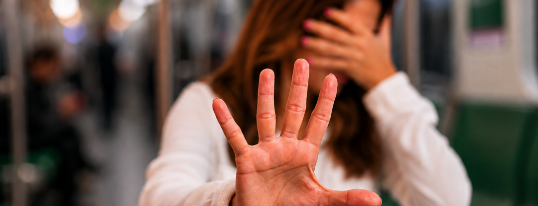 Saiba como denunciar e pedir apoio em casos de importunação sexual