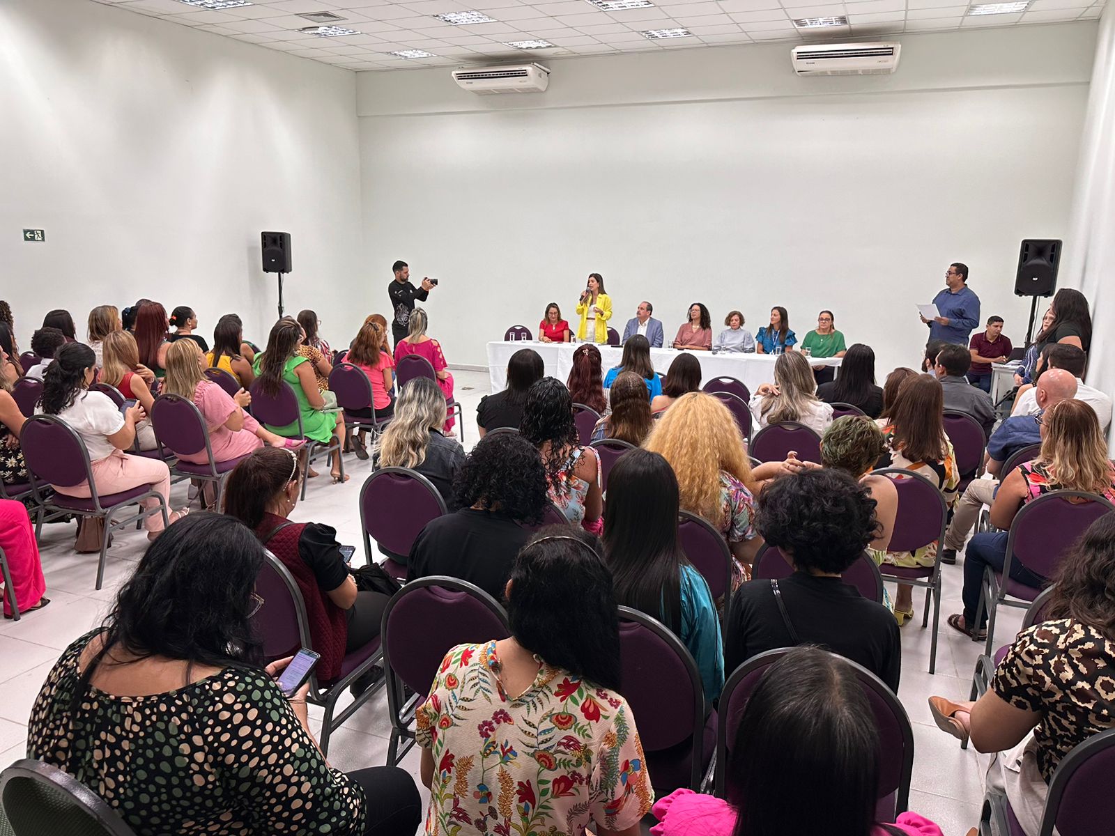 Mulheres assistidas pela CMB concluem cursos de qualificação profissional