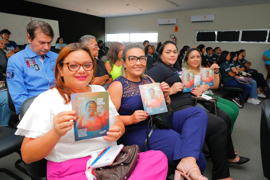 Mulheres do Vale do Jaguaribe participam de oficina sobre o Ceará Credi Mulher