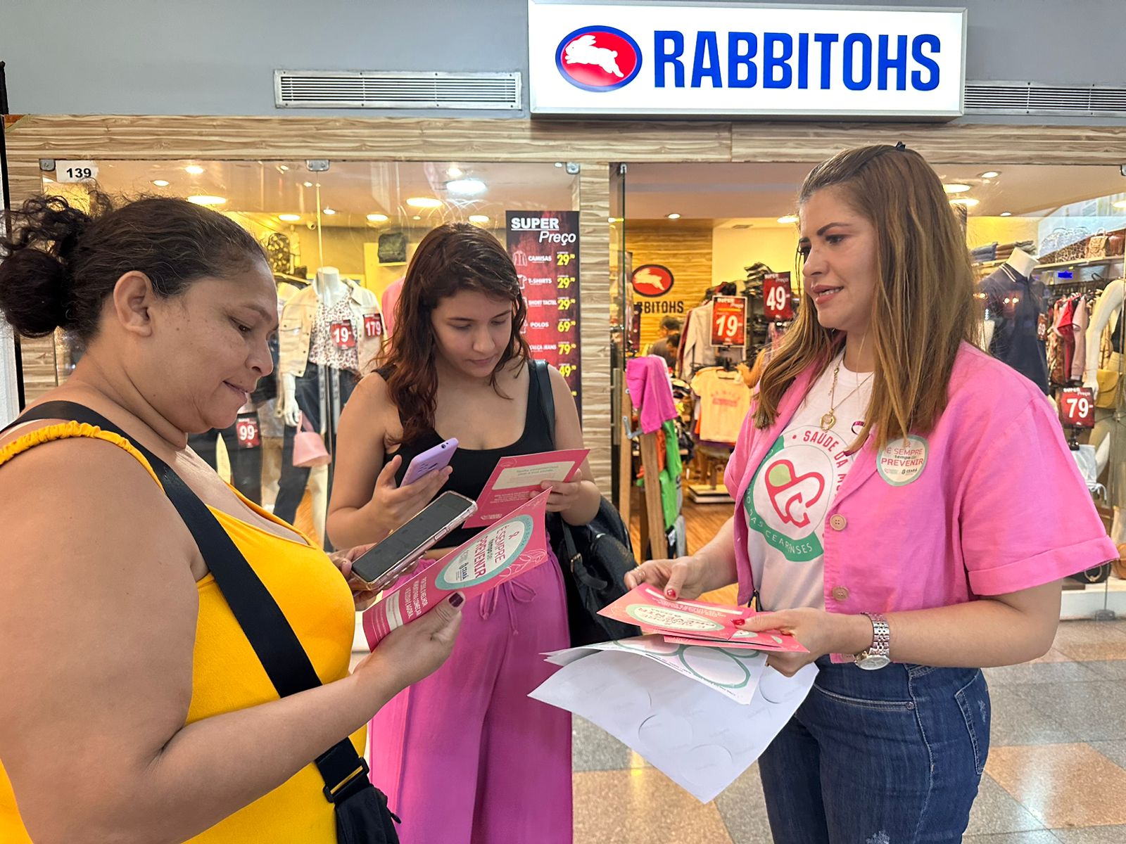 Sala Rosa do Shopping Benfica recebe ação da Secretaria das Mulheres e da Liga Acadêmica de Cirurgia Plástica da UECE