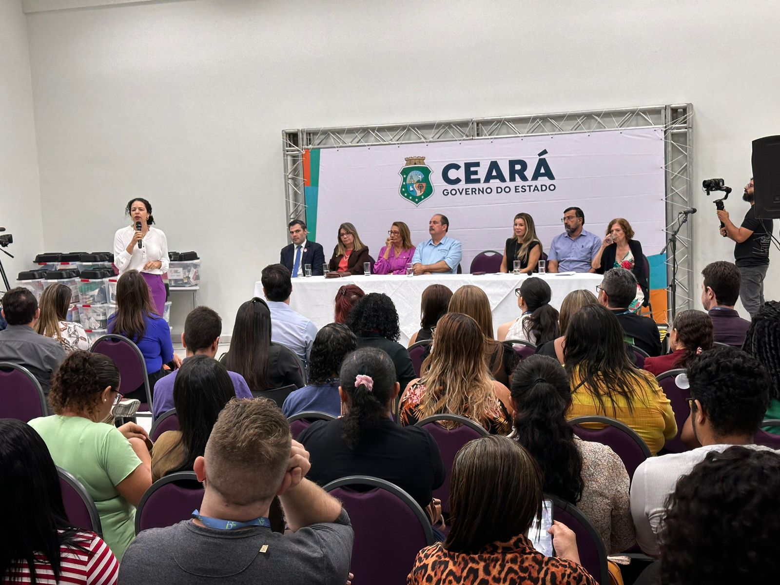 Assistidas pela CMB recebem certificados de qualificação profissional