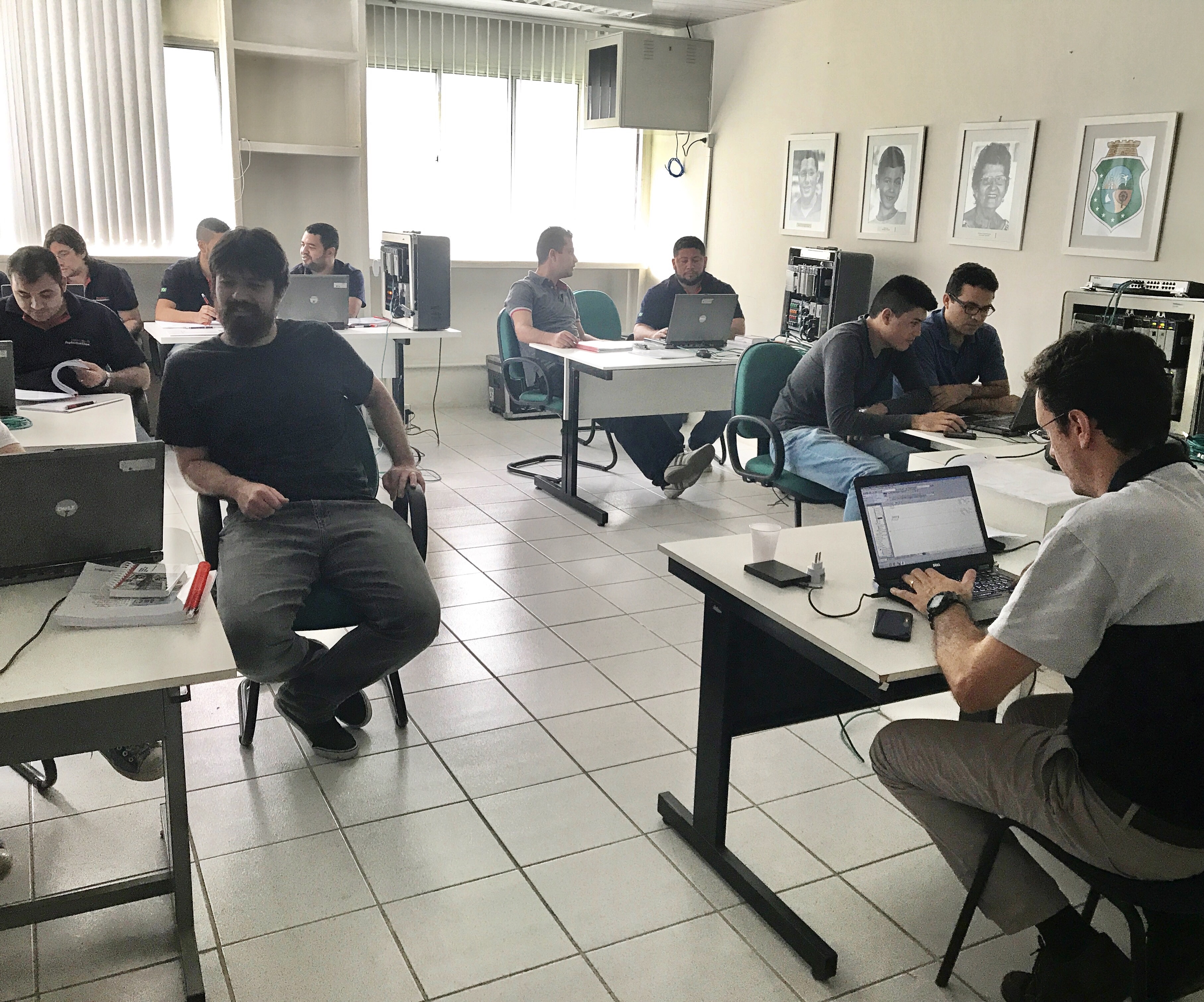 Curso de extensão tecnológica capacita profissionais em automação