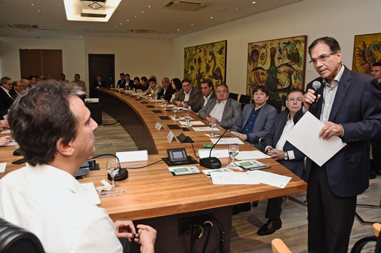 Representantes da FIEC são recebidos pelo governador Camilo Santana
