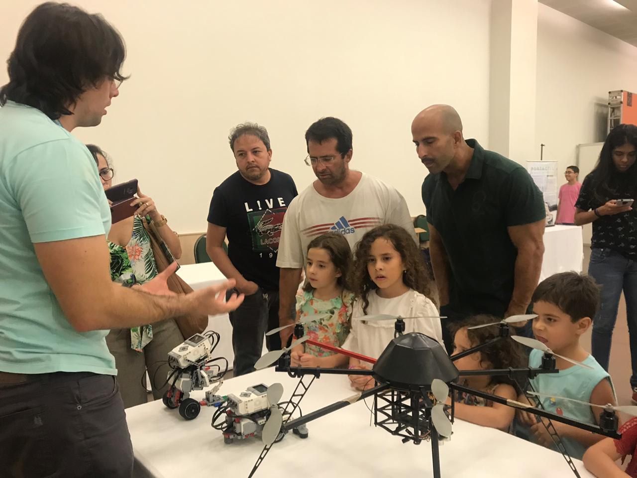 Nutec apresenta tecnologia e inovação por meio  da robótica na Bienal do Livro