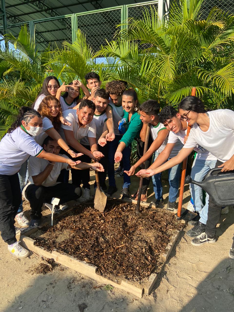 Projeto do Nutec promove oficina de compostagem para crianças e adolescentes