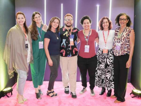 Janaína Sobreira junto à comissão cientifica ICONNANO