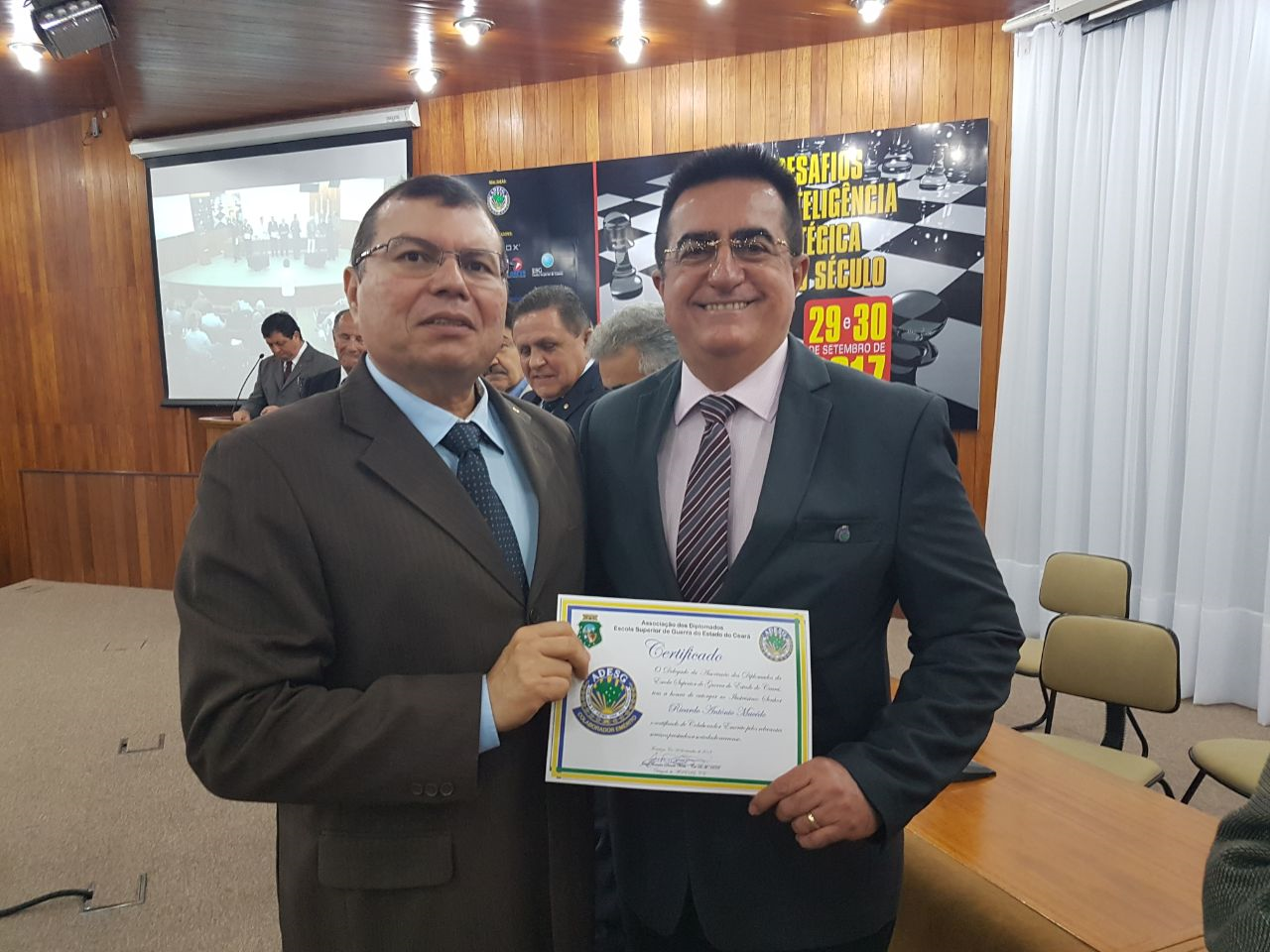 Perito Geral é homenageado durante seminário de inteligência estratégica
