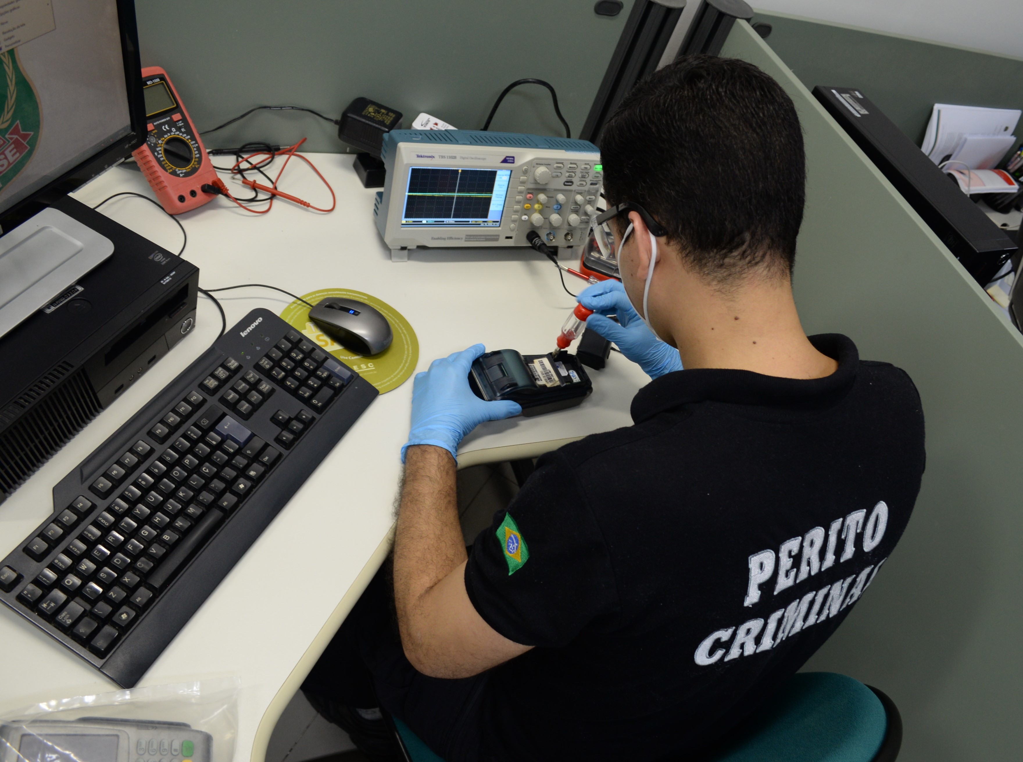 Perícia em Ação: Pefoce realiza perícias em dispositivos móveis no combate a fraudes e clonagens de cartões