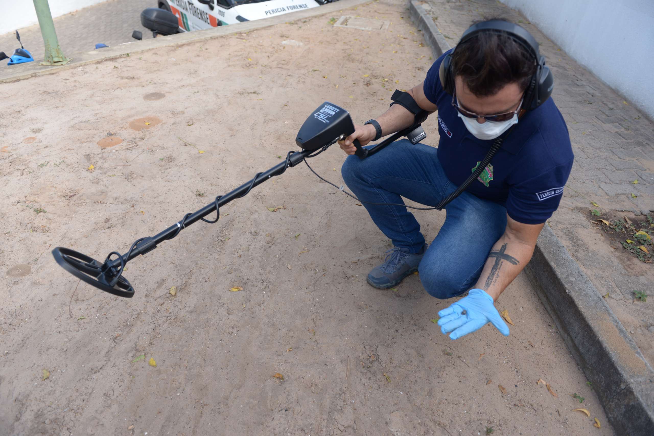 Peritos passam a utilizar novo detector de metais em locais de crime