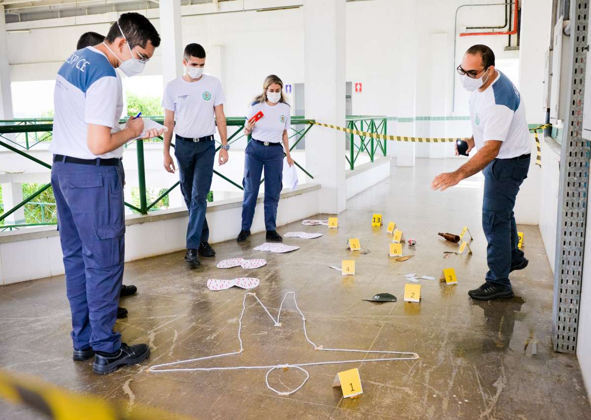Alunos do Curso de Formação da Pefoce participam de aulas práticas de papiloscopia