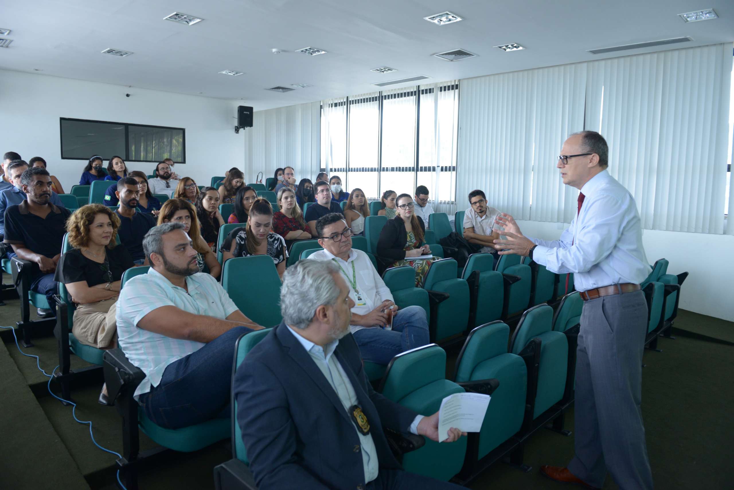 Pefoce realiza palestra de fundamentos do controle disciplinar interno
