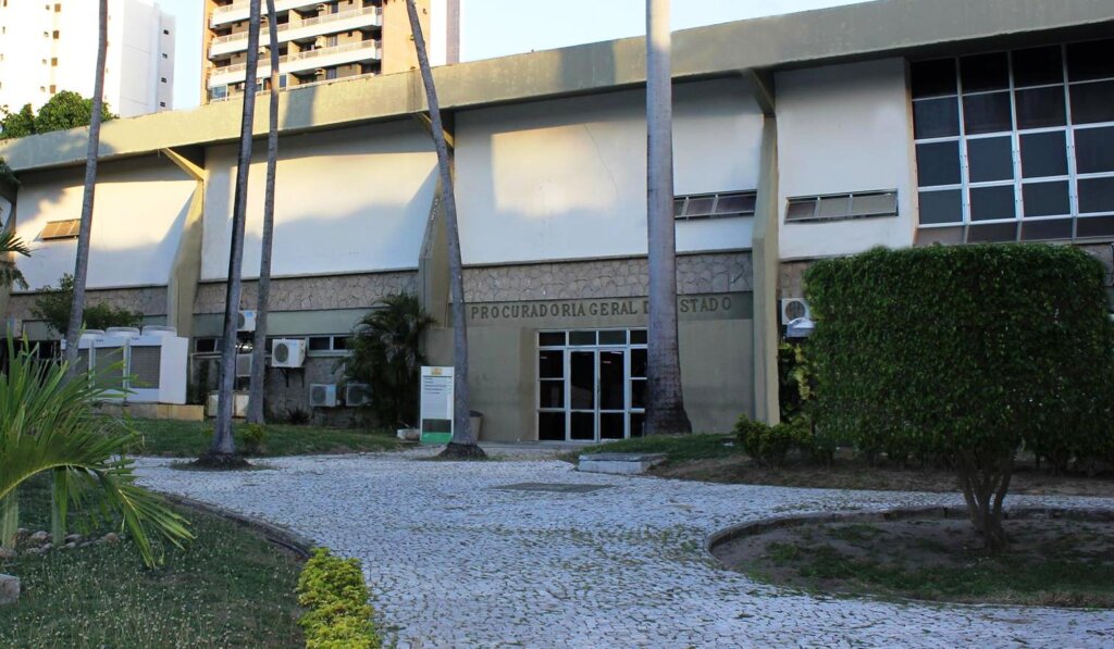 PGE-CE divulga resultados de recurso, lista de aprovados e convocação para heteroidentificação