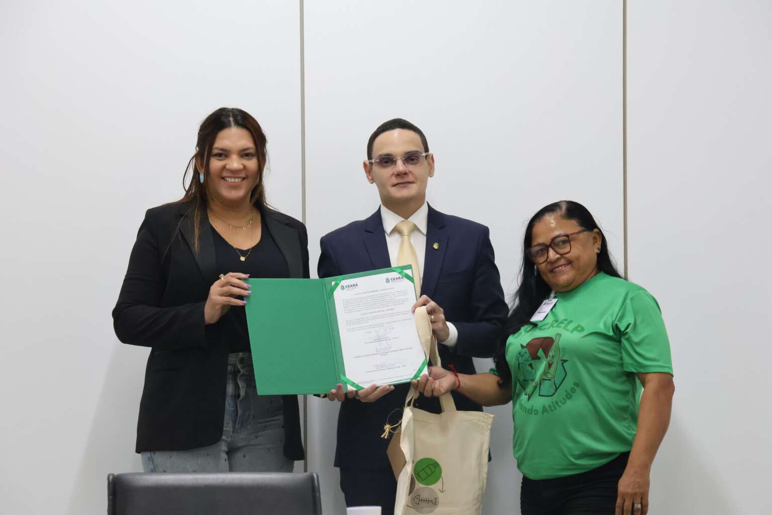 PGE, Sema e Socrelp assinam termo de compromisso para adesão a Coleta Seletiva Solidária
