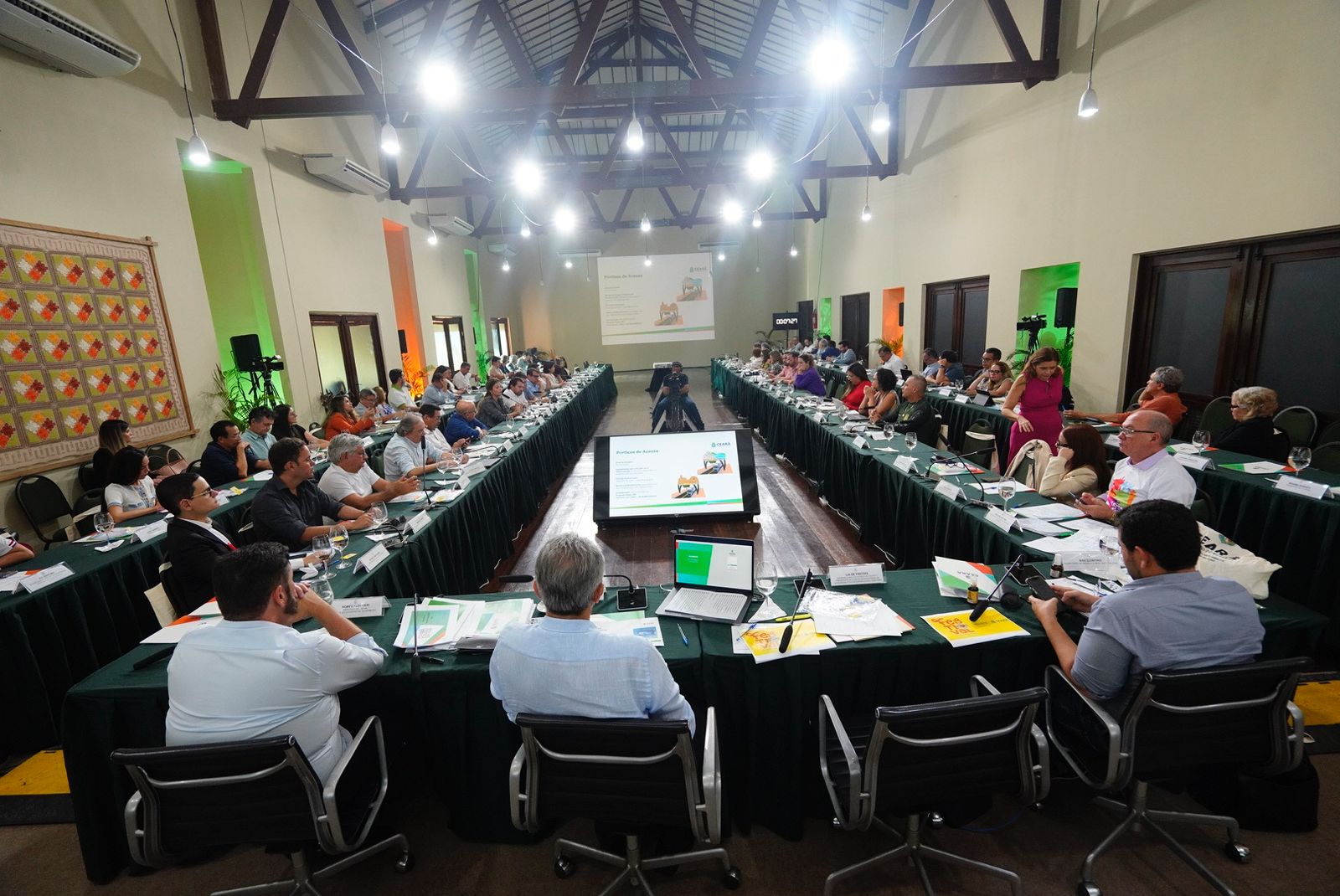 SEPINCE participa de reunião com secretariado e apresenta prioridades para continuar avançando
