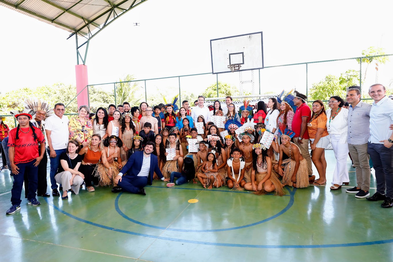 Escola indígena Jenipapo Kanindé recebe visita da primeira-dama Janja Silva e do ministro Camilo Santana