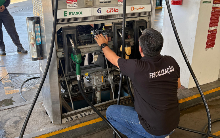 Procon Ceará e ANP fiscalizam postos de combustíveis em Fortaleza e RMF