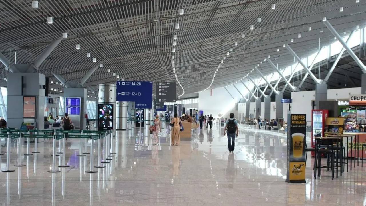 Procon Ceará e Ipem fiscalizam balanças de bagagem no Aeroporto de Fortaleza