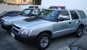 Coordenador do Depen inspeciona veículos adquiridos pela Sejus para transporte de detentos