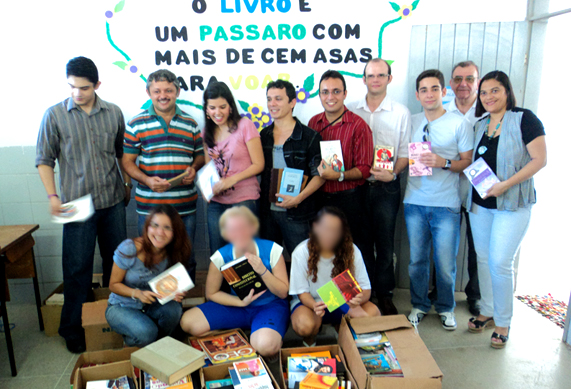 IPF recebe doações de livros e kits de higiene