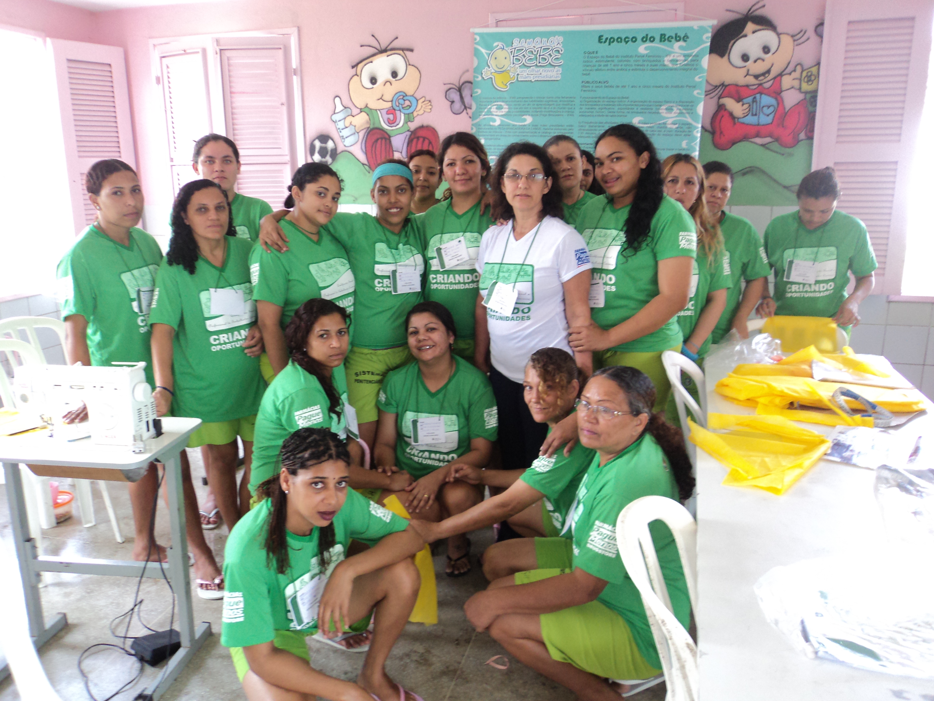 Quarenta reeducandas participam de curso de corte e costura