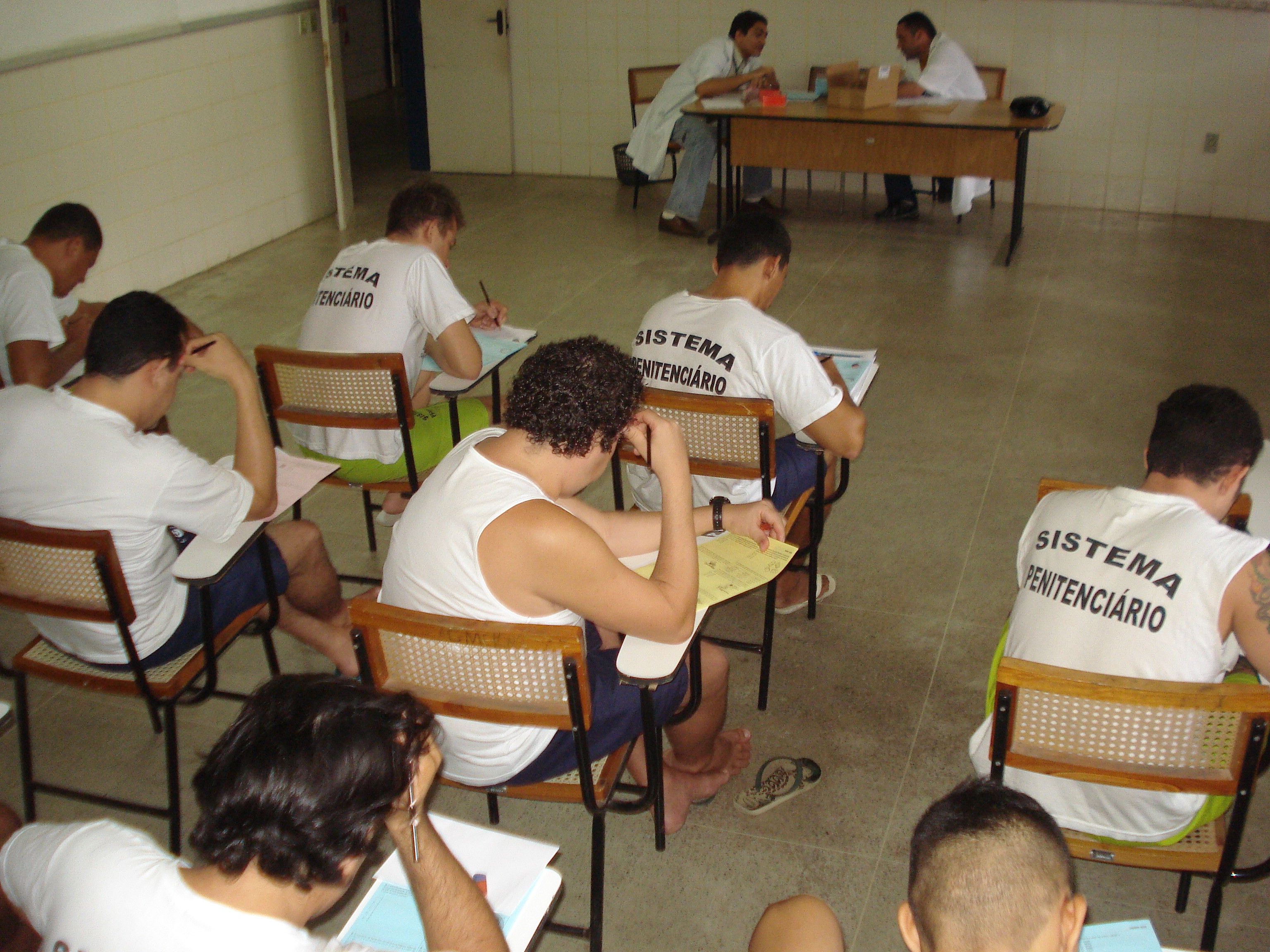 Educadores do sistema prisional organizam inscrições de internos para Enem 2011