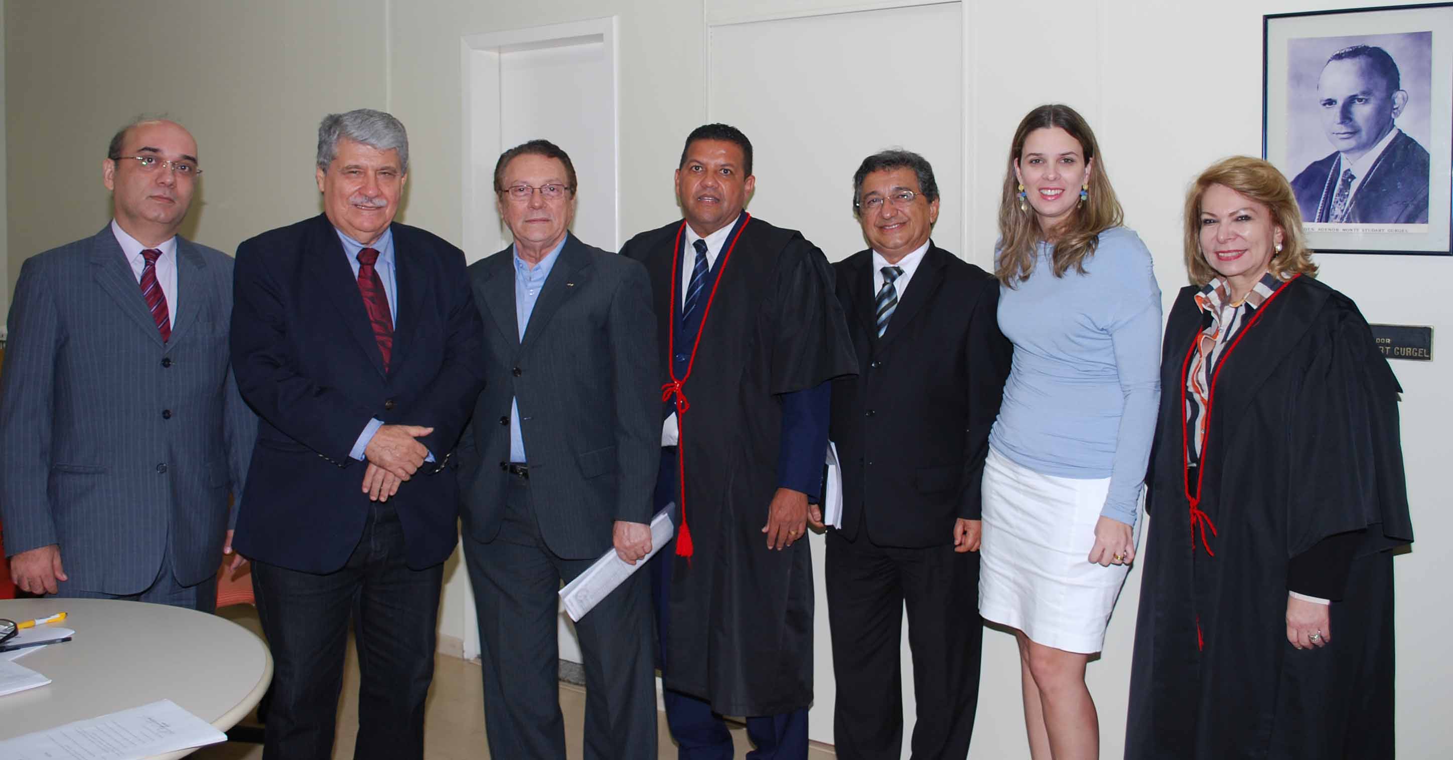 Assinado convênio entre o TRE e a SEJUS para possibilitar o voto do preso provisório