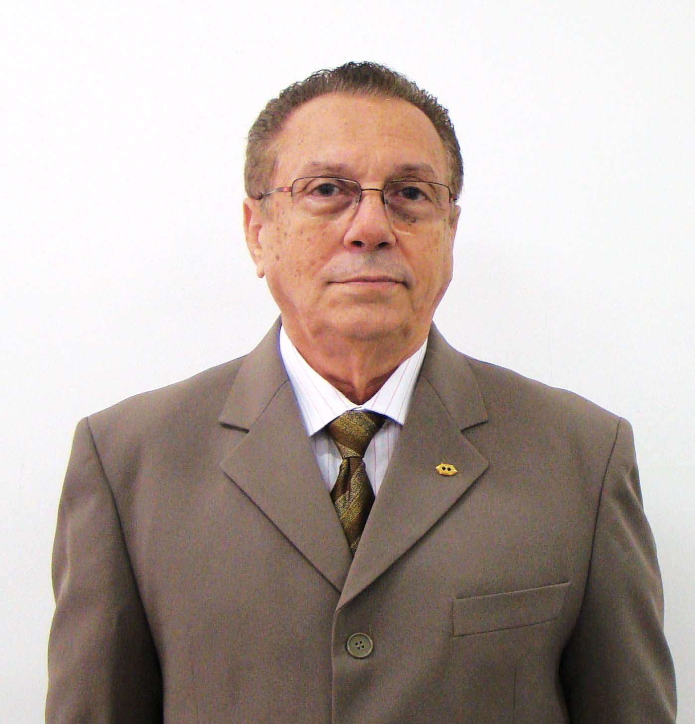 Secretário adjunto da Sejus, Augusto Câmara, recebe medalha da OAB-CE