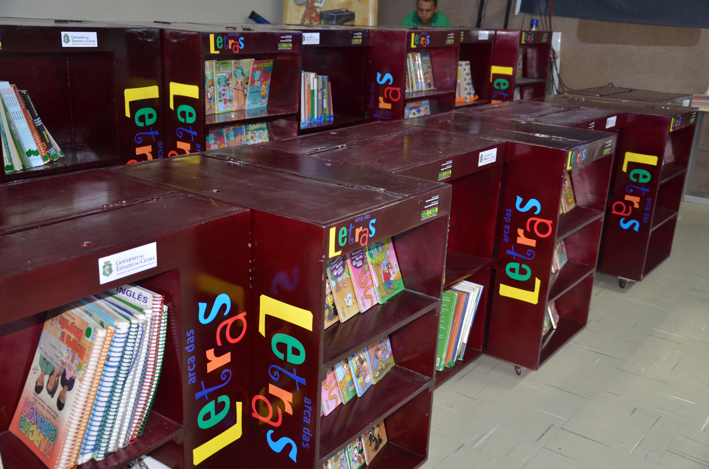 Programa Arca das Letras entrega mais 190 bibliotecas rurais