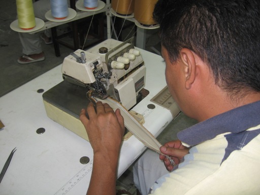 Internos da Pacatuba recebem capacitação e são empregados em fábrica de jeans