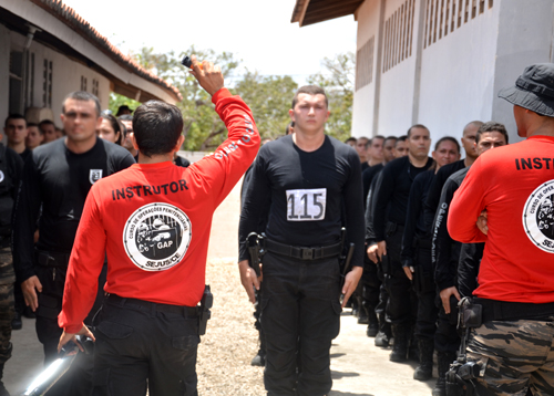 Três agentes penitenciários participam de curso avançado em Brasília