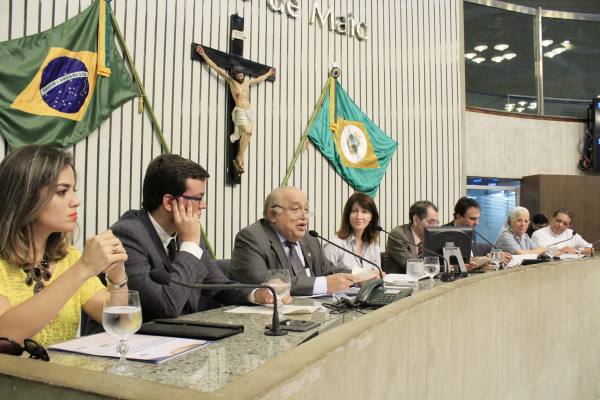 Tema da Campanha da Fraternidade 2014 é debatido na AL