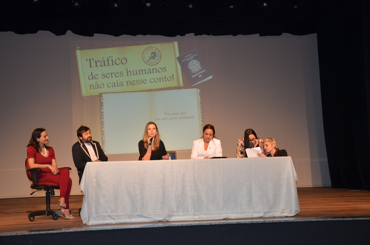 Palestra reúne cerca de 150 jovens para conscientizar sobre tráfico de pessoas