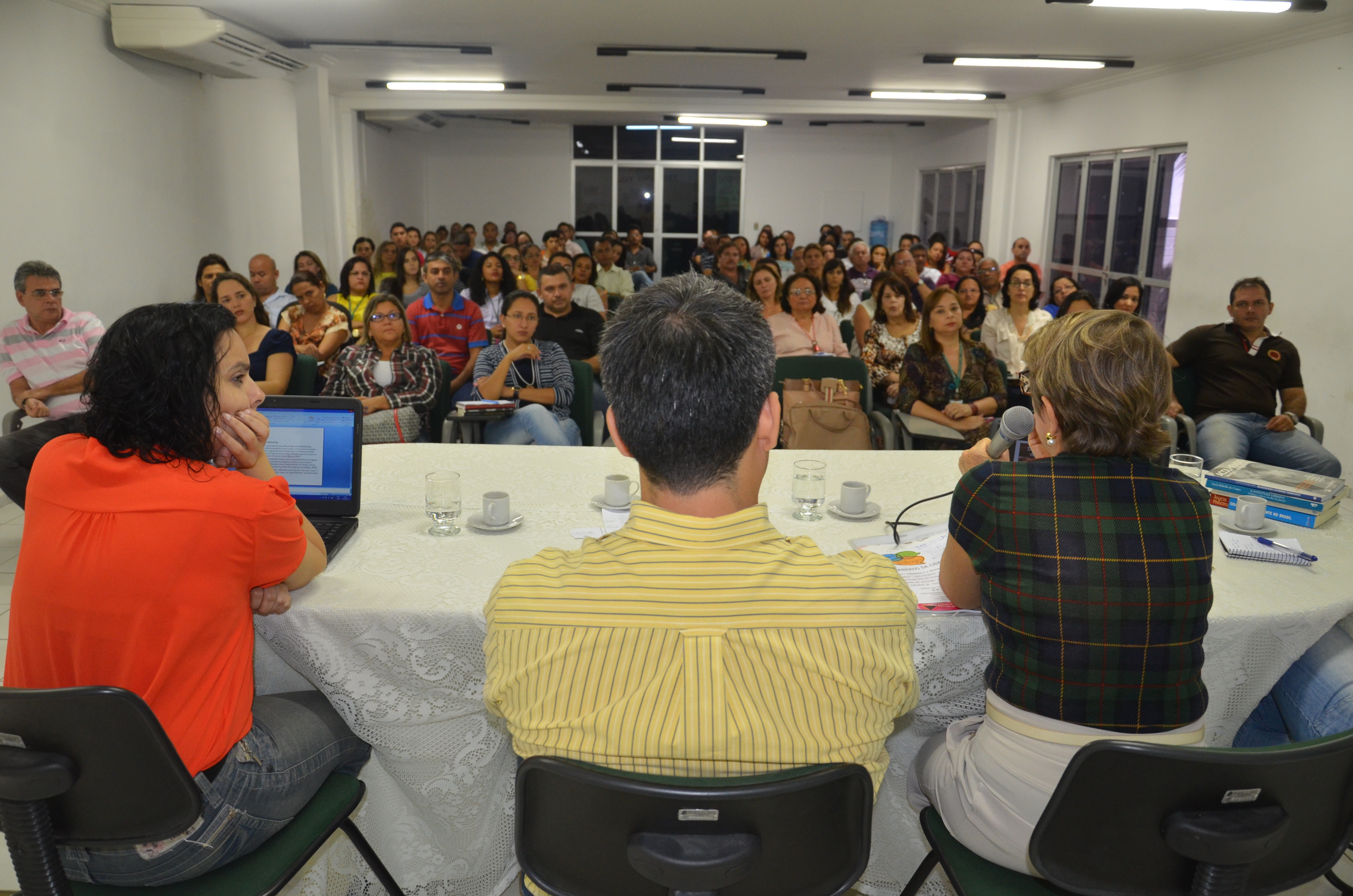 Psicólogas debatem questões relacionadas a crianças e adolescentes em situação de acolhimento institucional