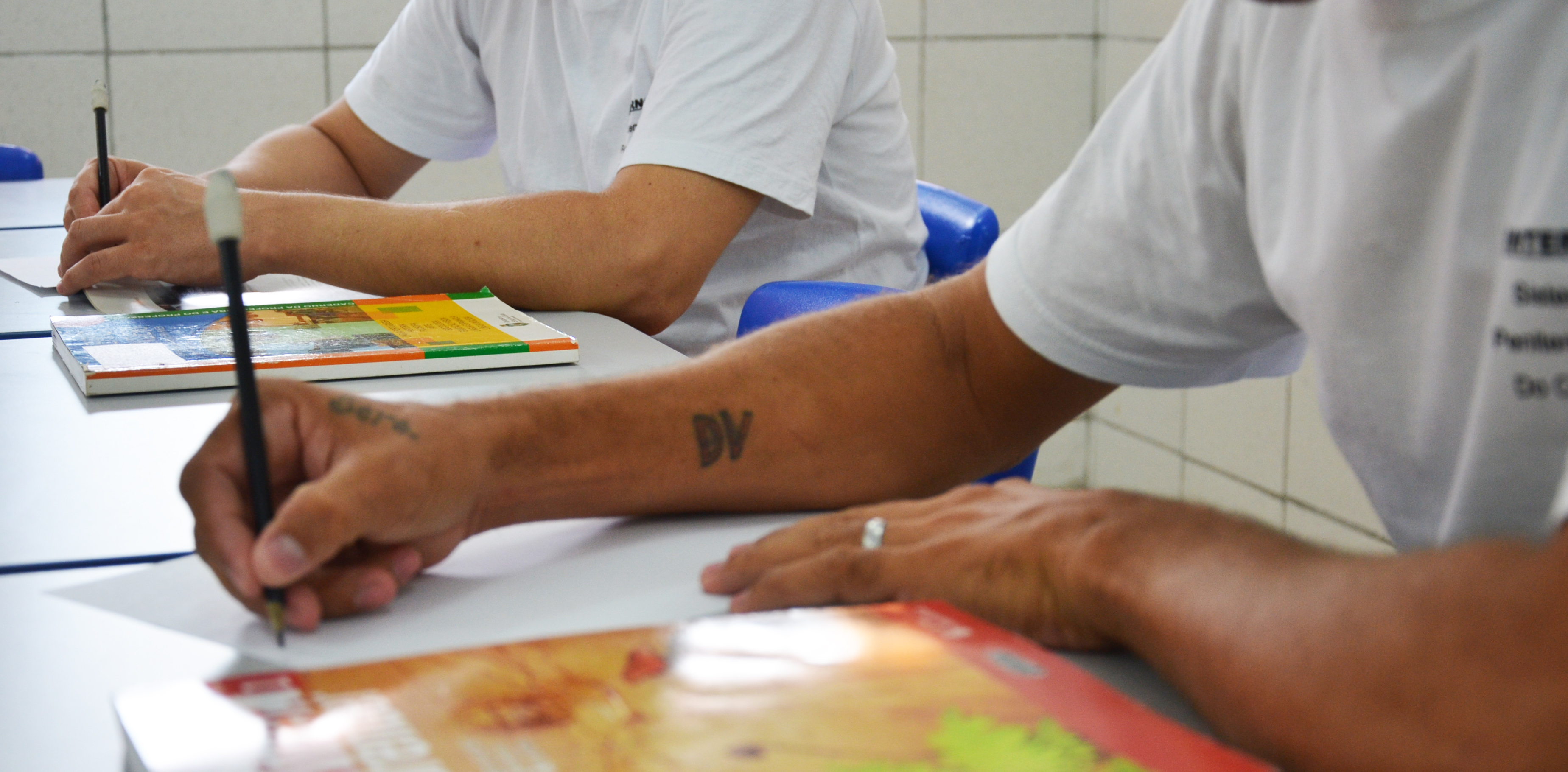 Duas unidades prisionais ganham curso de alfabetização
