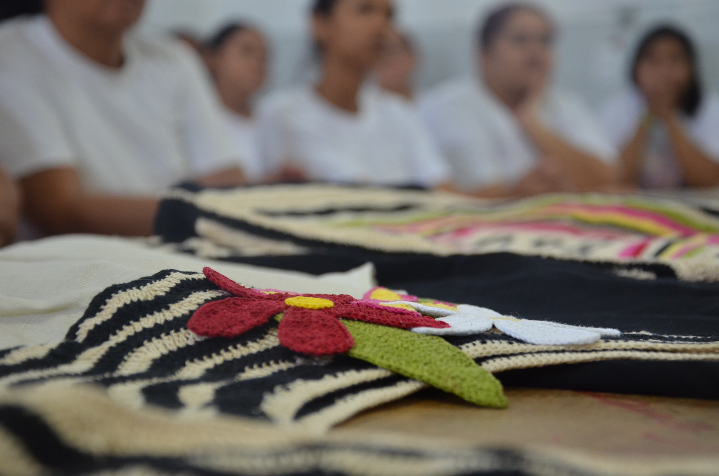 Sejus e CeArt ministram curso de crochê e gestão para internas do presídio feminino