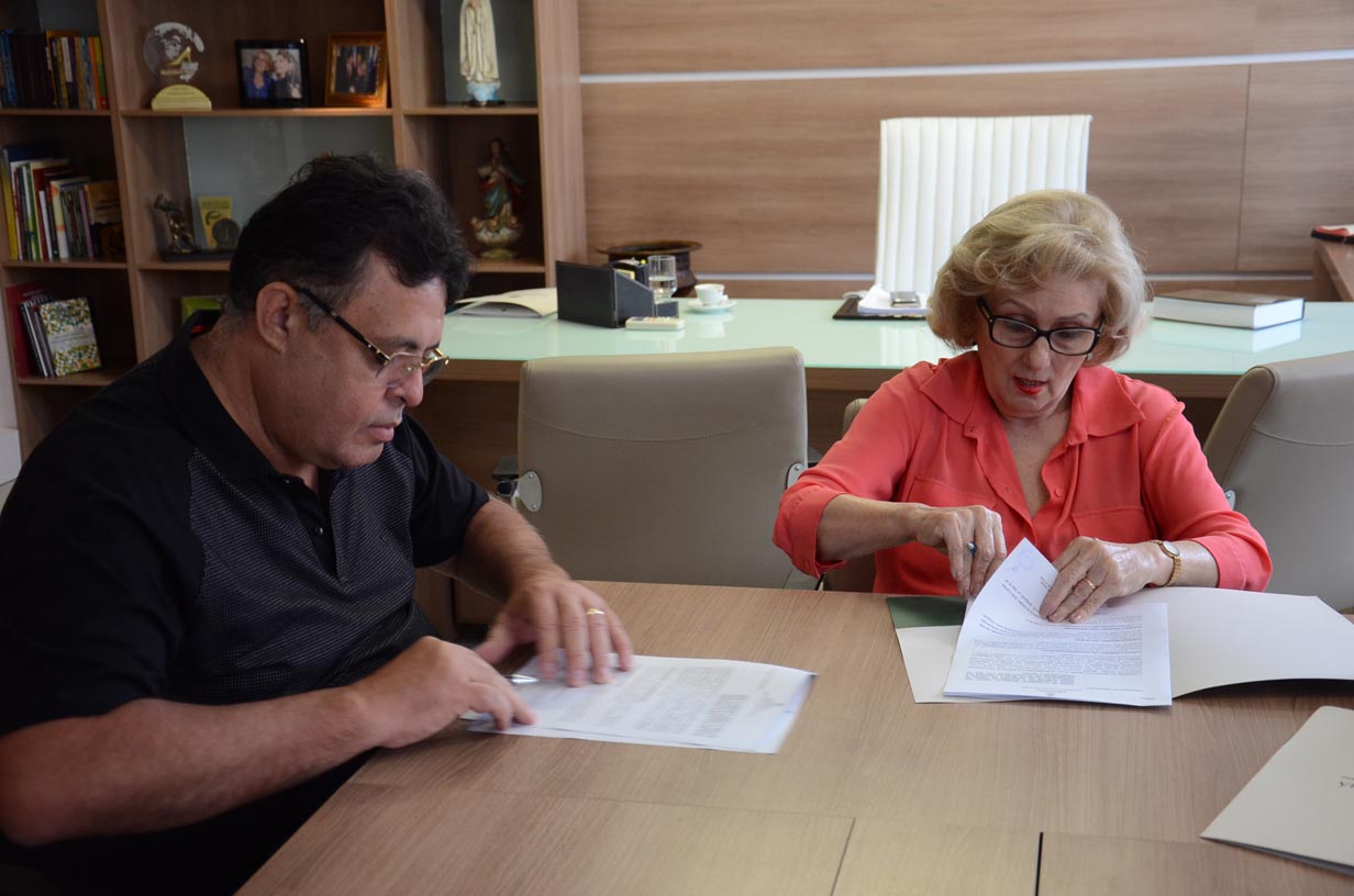 Sejus firma convênio para implantação de empresa de sacos