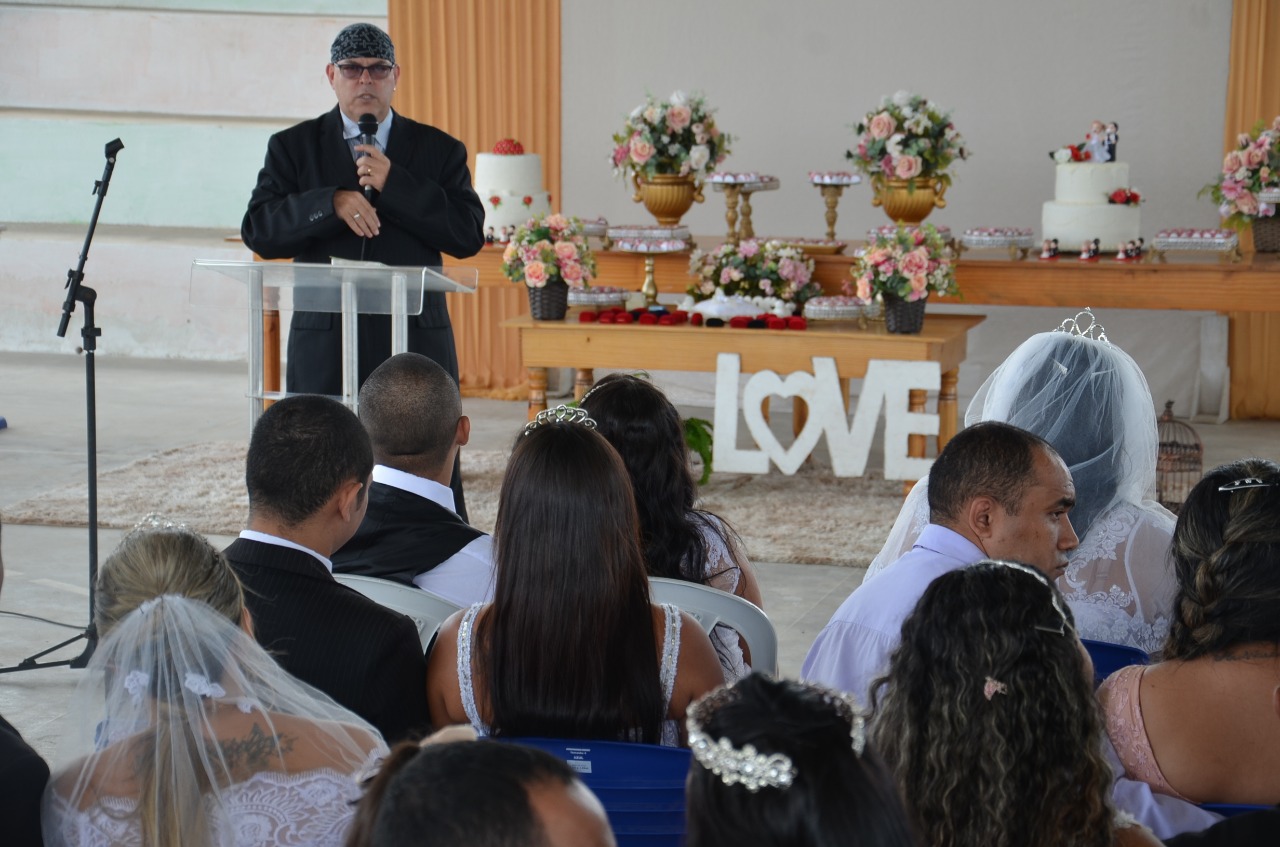 Casamento coletivo reúne 30 noivos no IPPOO II