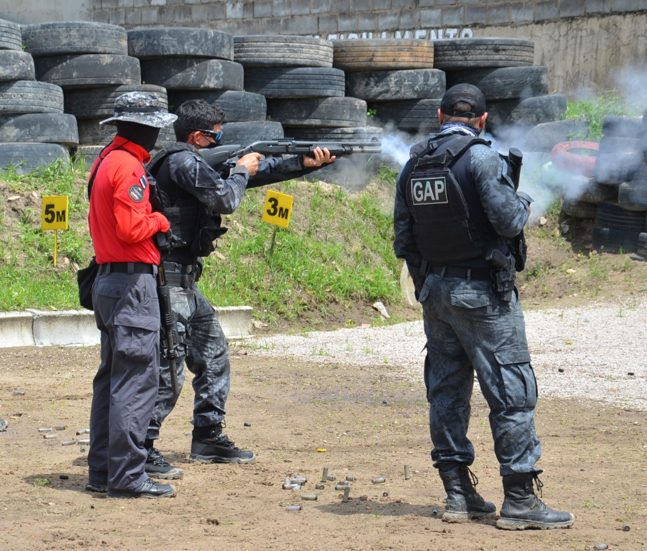 Agentes do GAP passam por treinamento de manuseio do novo armamento