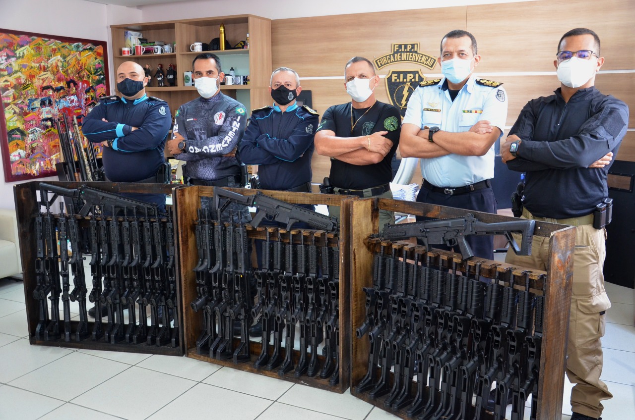 SAP realiza cessão de armamento de forte poder de fogo para a Polícia Militar do Estado do Ceará