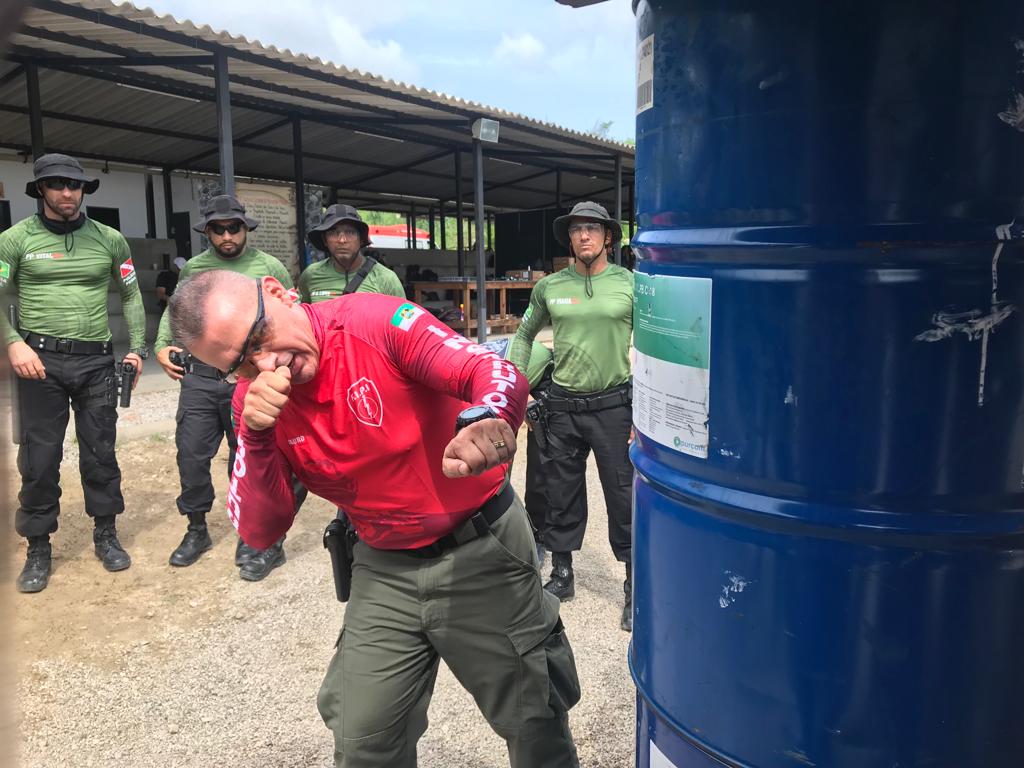 Secretário Mauro Albuquerque ministra aulas de gestão e intervenção prisional para policiais penais do Pará