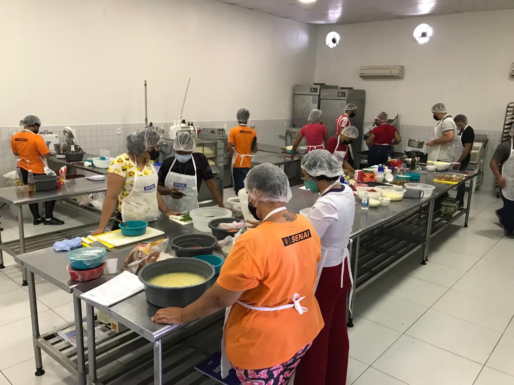 Egressos do sistema prisional concluem curso “Street Food” pelo Senai Ceará