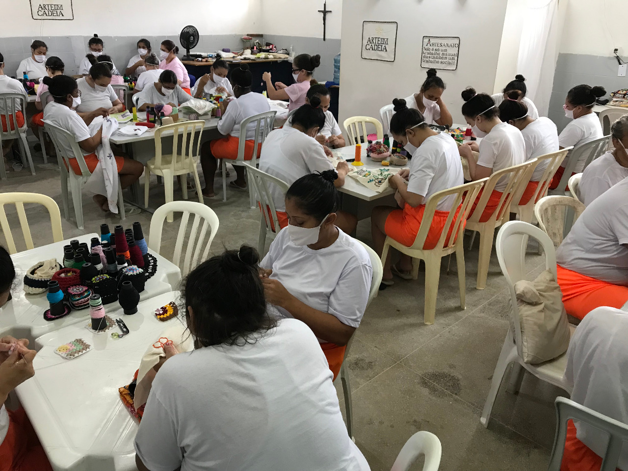 Maior presídio feminino do Ceará acelera projetos de ressocialização e atinge marca inédita de 100% das internas em ações de ensino, capacitação e trabalho
