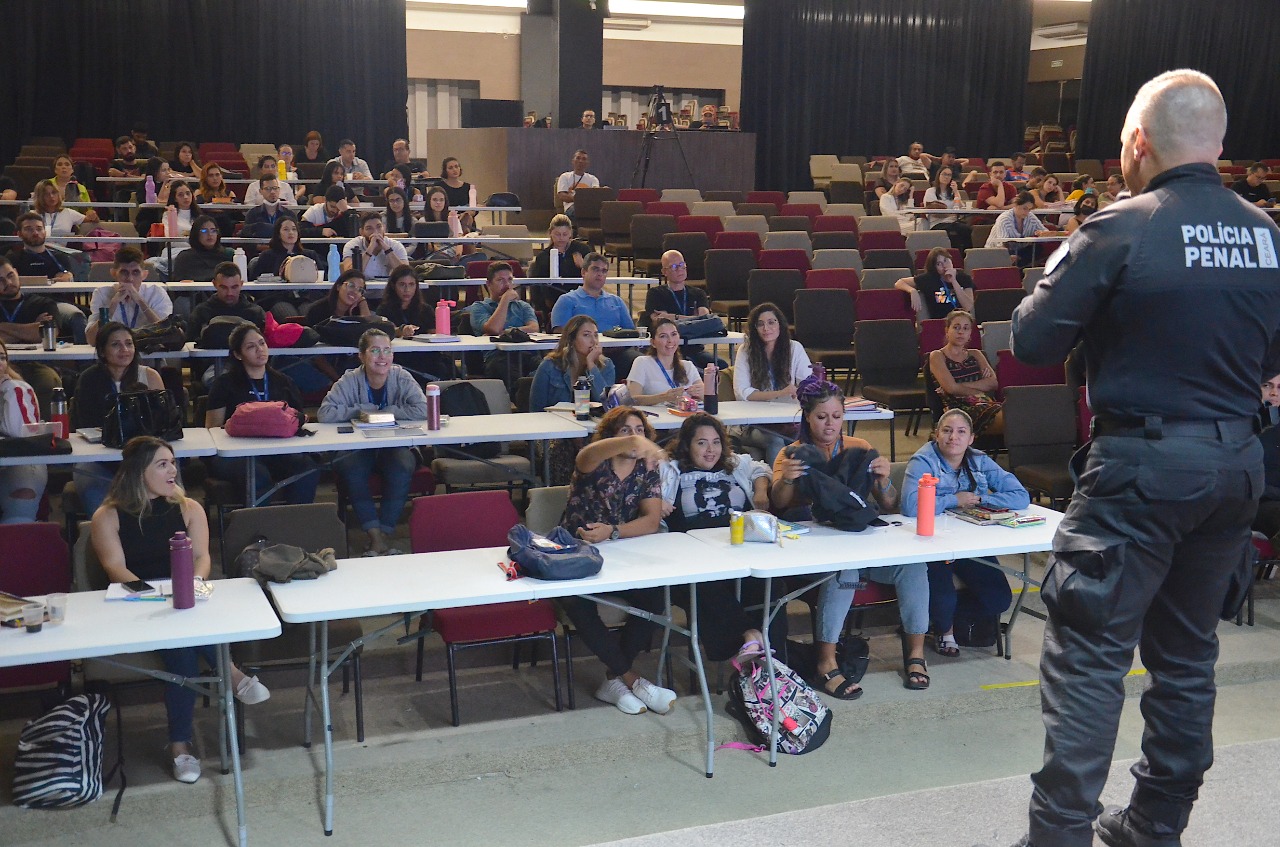 Secretário Mauro Albuquerque ministra palestra sobre liderança para alunos do curso “Videira Intensive” da Igreja Videira