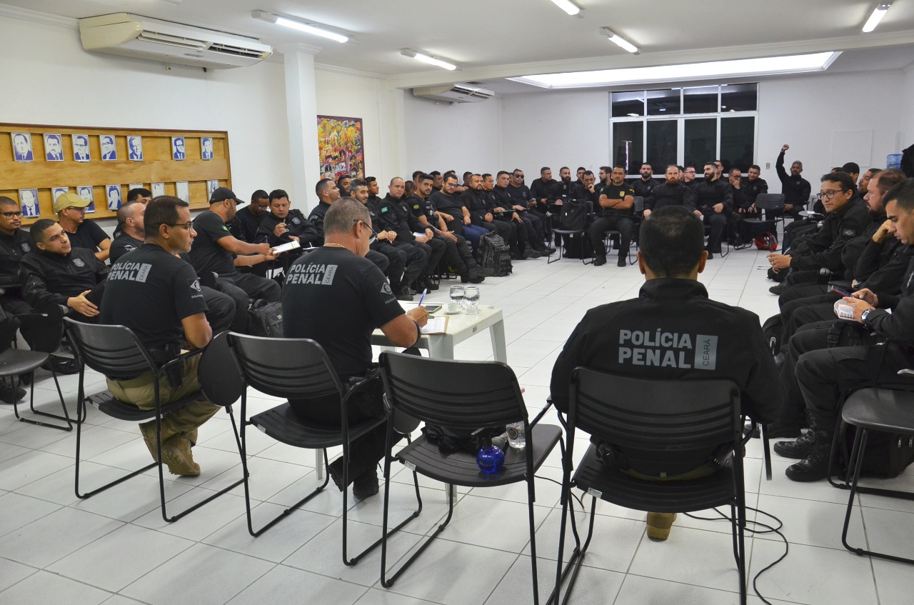Secretário Mauro Albuquerque ministra aula inaugural do curso “O Novo Papel do Policial Penal no Sistema Penitenciário do Estado do Ceará”