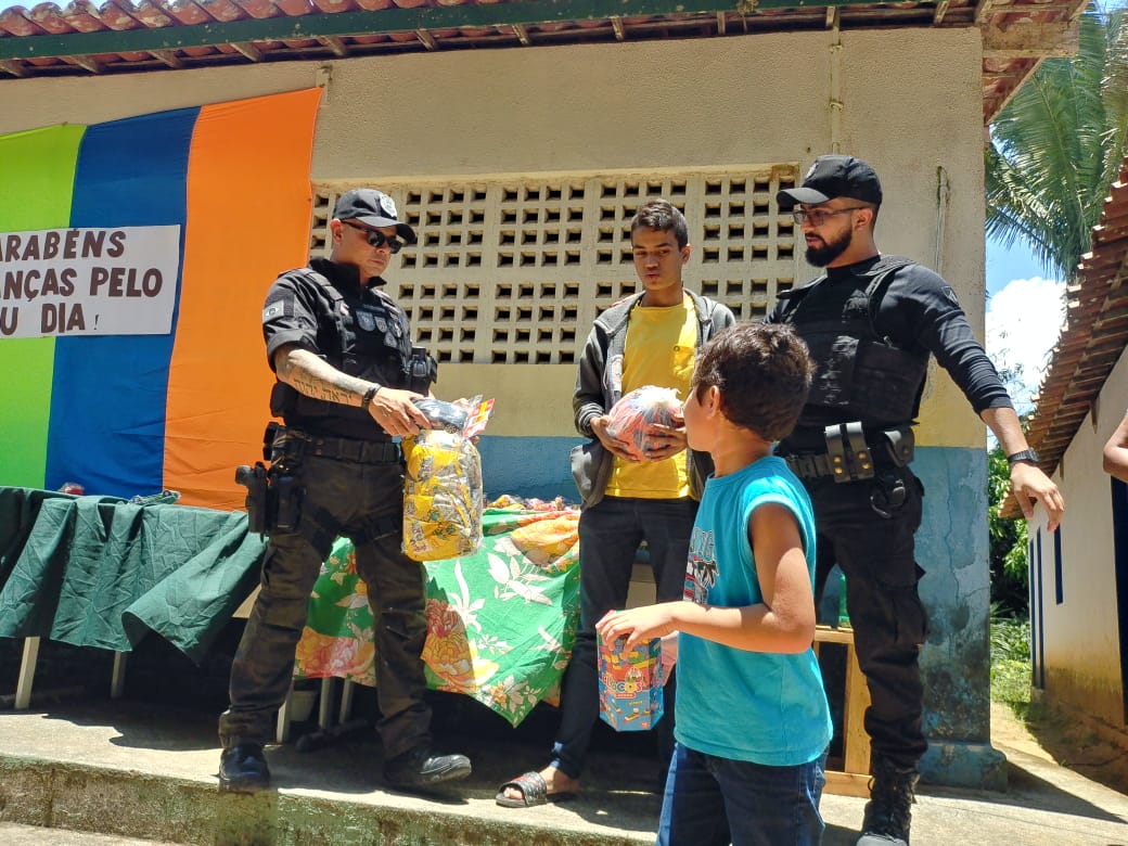 Policiais penais realizam ação solidária em alusão ao Dia das Crianças em escola na comunidade Sítio Paraíso