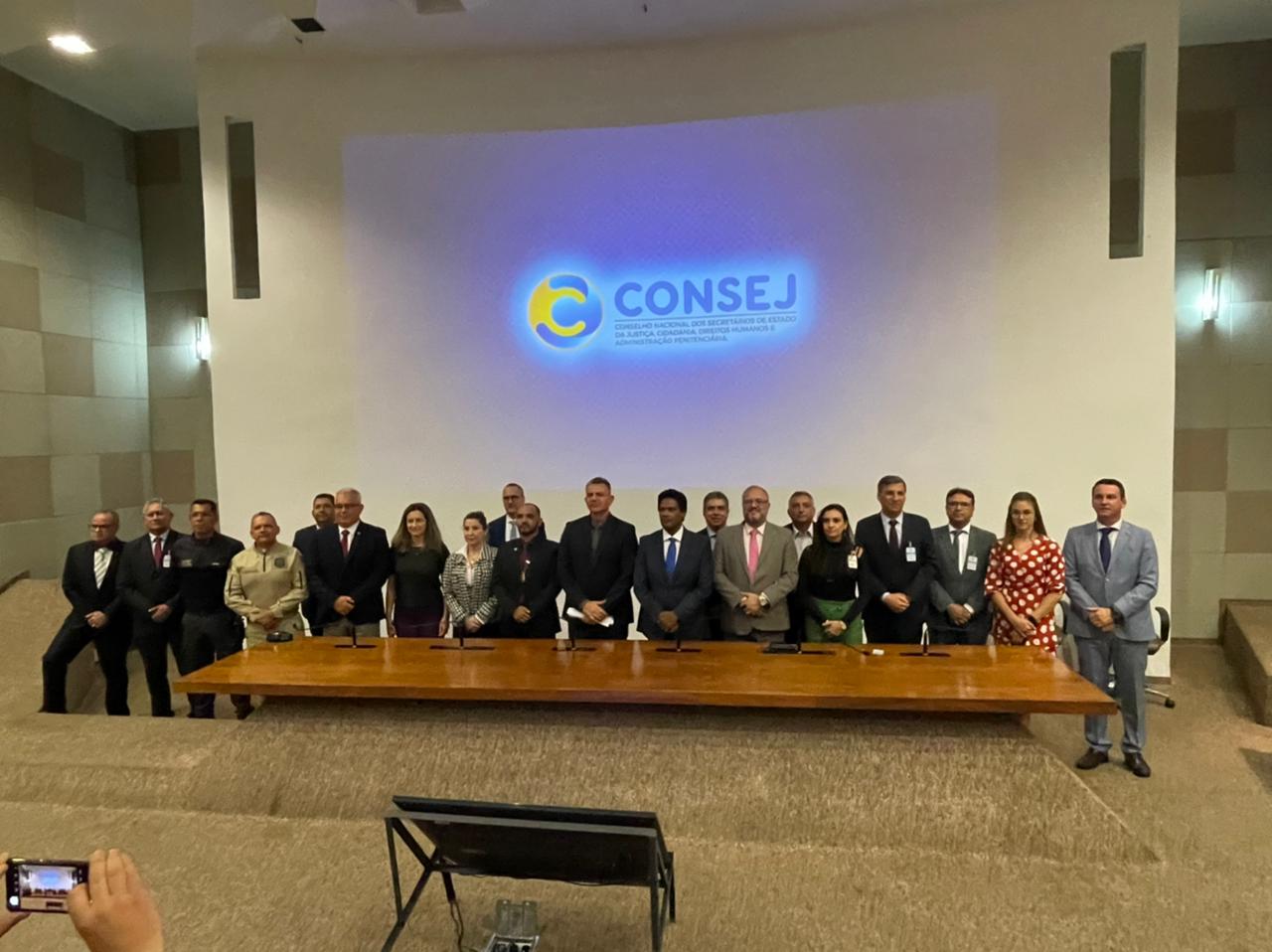 Secretário Mauro Albuquerque participa de reunião do Consej, em Brasília